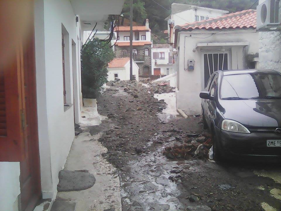 Σε κατάσταση έκτακτης ανάγκης η Σαμοθράκη – Ανυπολόγιστες οι καταστροφές από την κακοκαιρία (εικόνες,βίντεο)